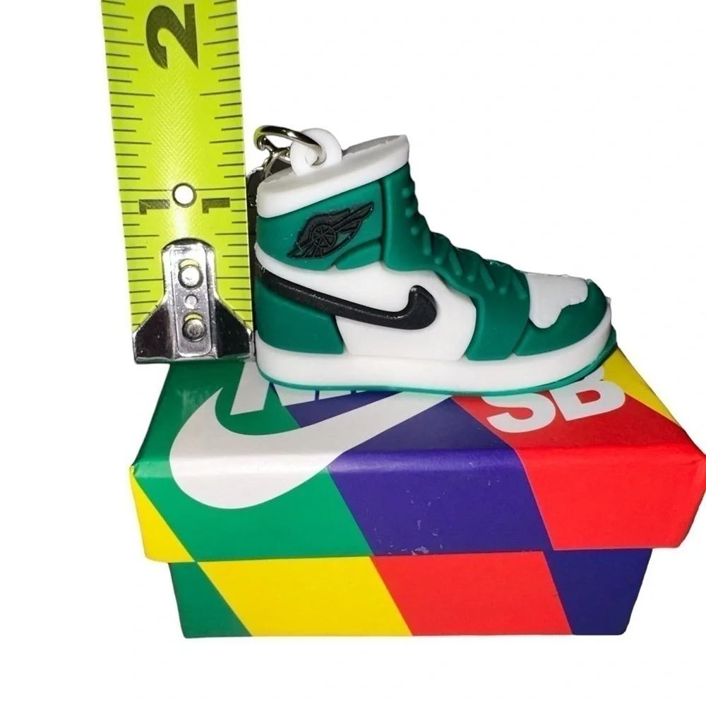 NIKE SB DUNK LOW PRO QS Green/White/Black Key Chain Box Included